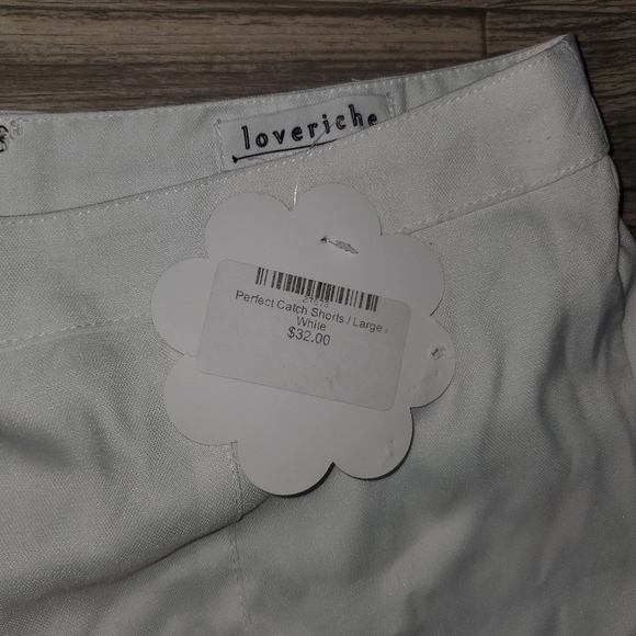 Beautiful white shorts with layered trim 😍😍 NWT - Picture 6 of 6